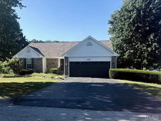 134 Bridgewater Chase LN, Villa Ridge, MO 63089