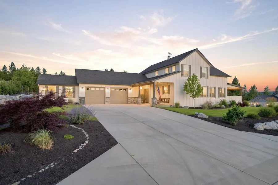 60872 Westview Dr, Nine Mile Falls, WA 99026