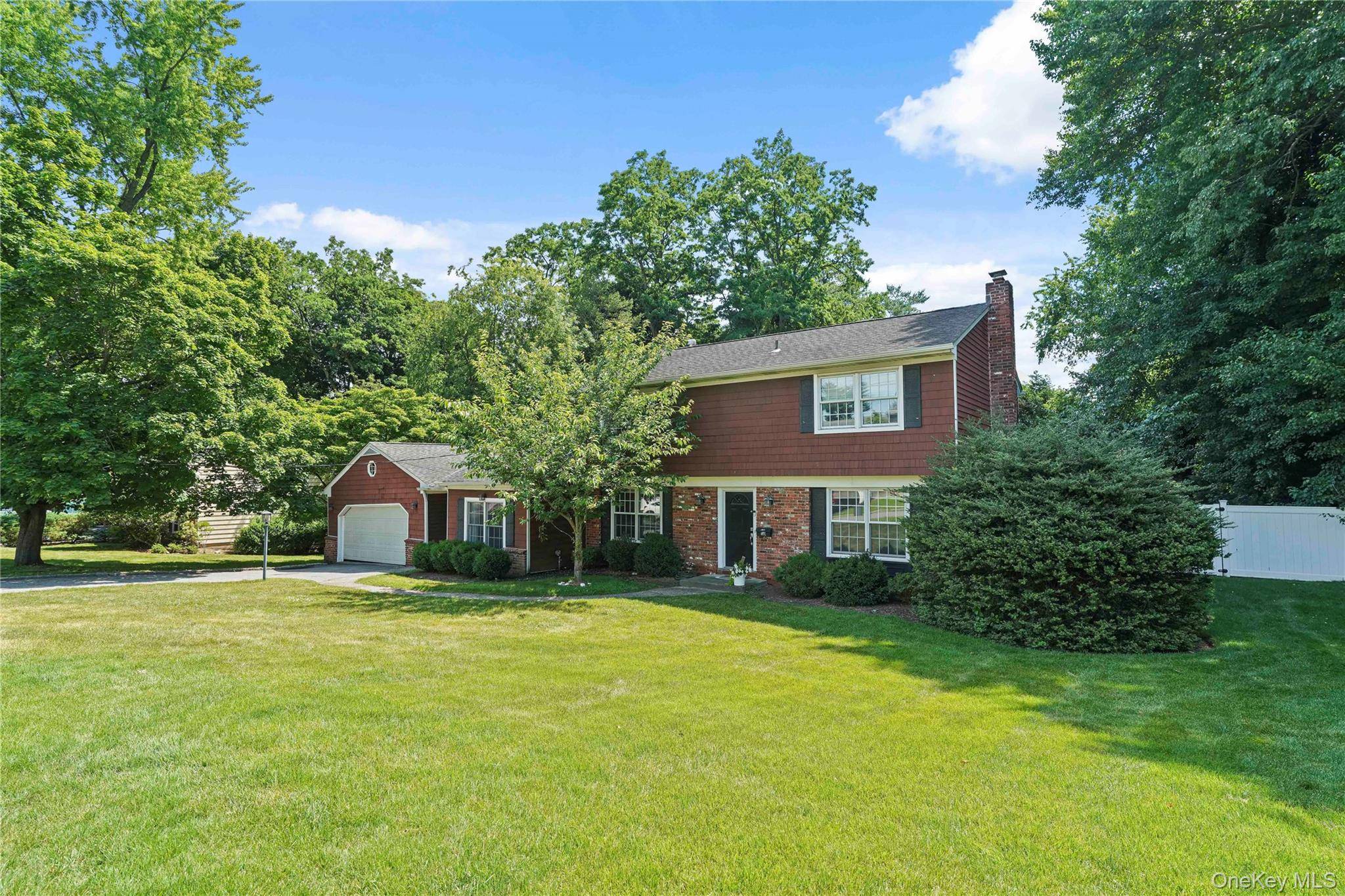 16 Stephen DR, Tarrytown, NY 10591