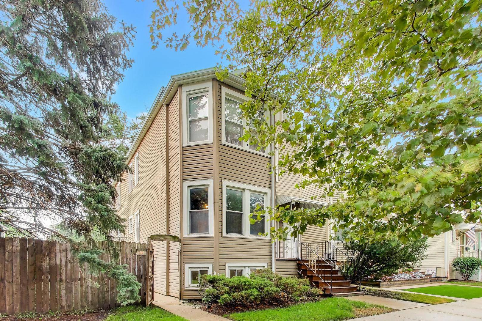 5753 W Giddings ST, Chicago, IL 60630