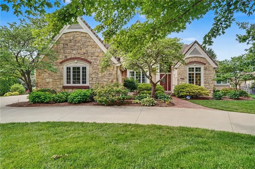 4305 Nicklaus DR, Lawrence, KS 66049