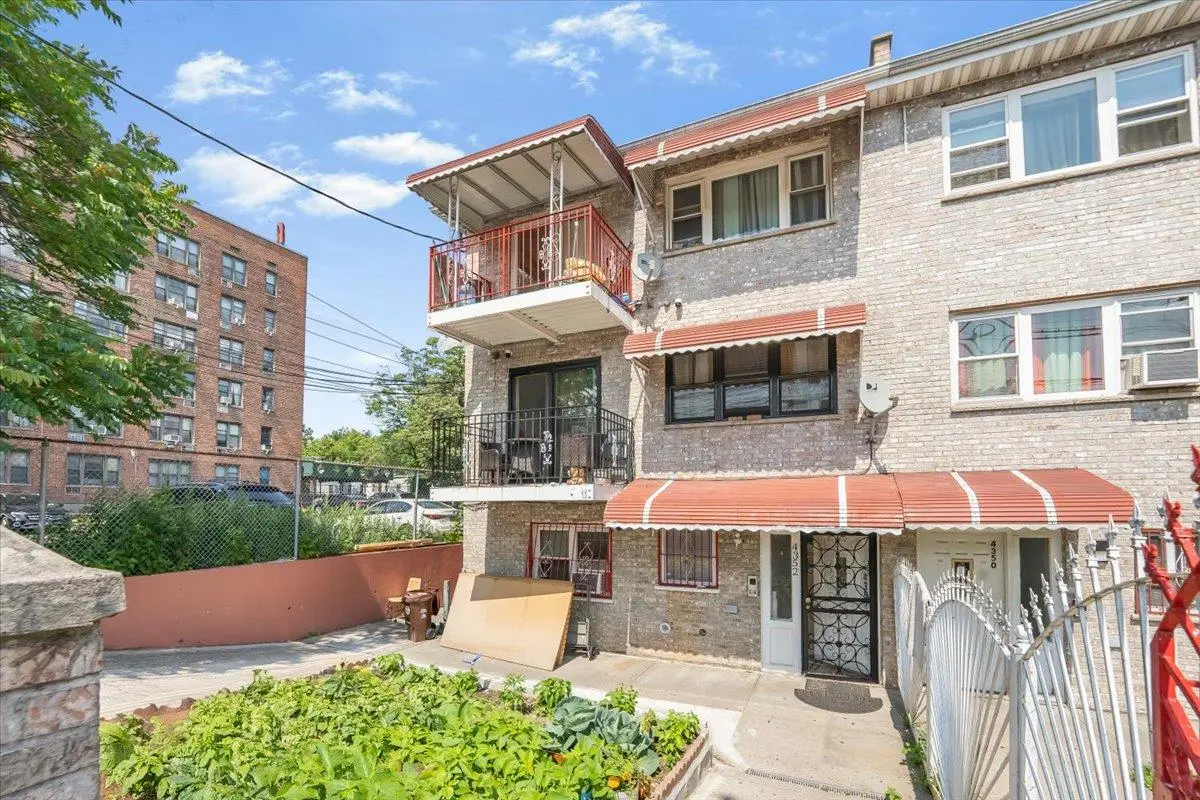 4352 Baychester AVE, Bronx, NY 10466