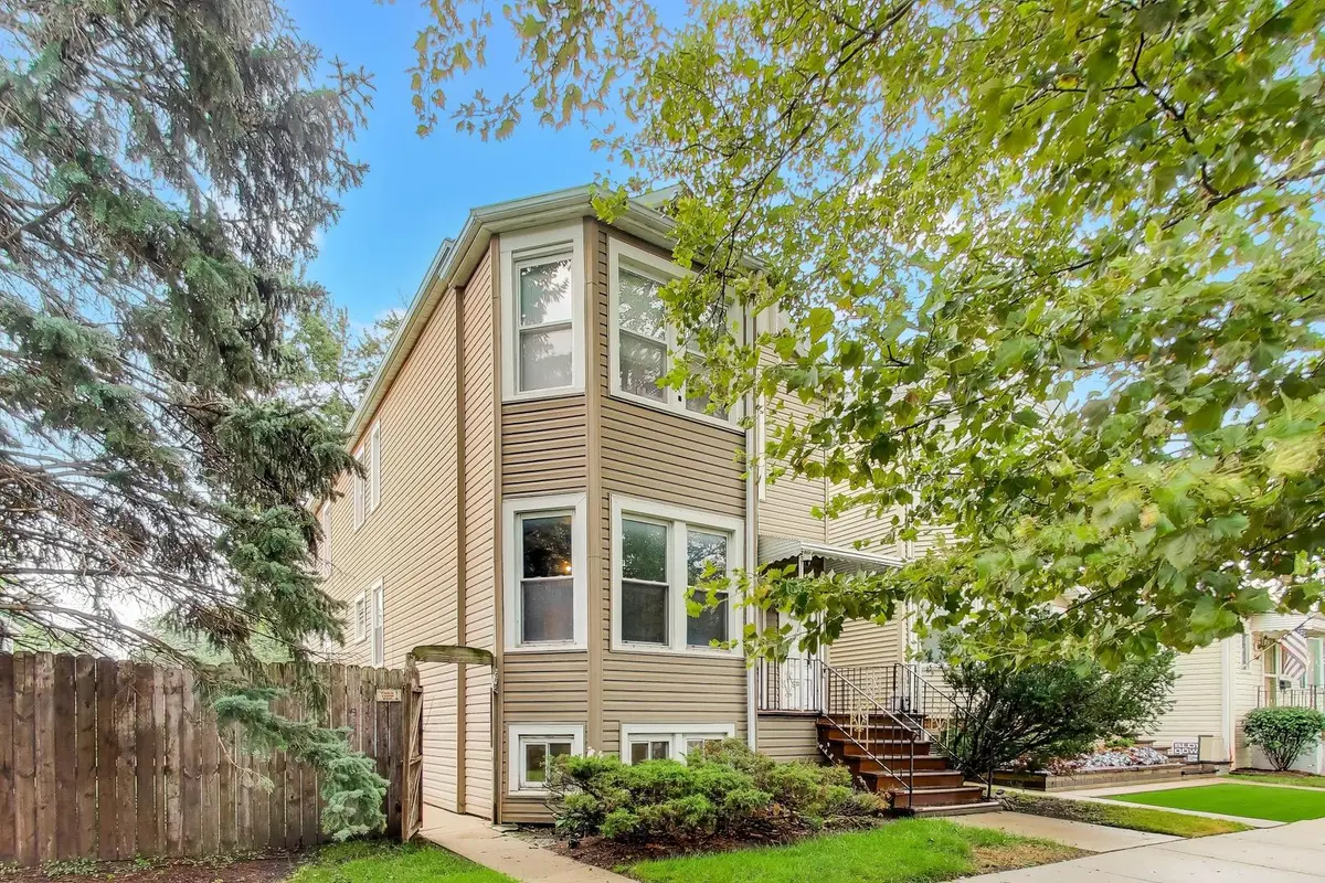 5753 W Giddings ST, Chicago, IL 60630