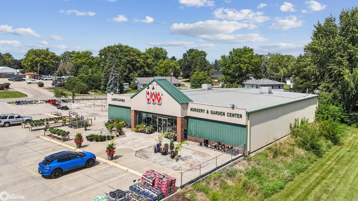 2306 1St AVE, Newton, IA 50208