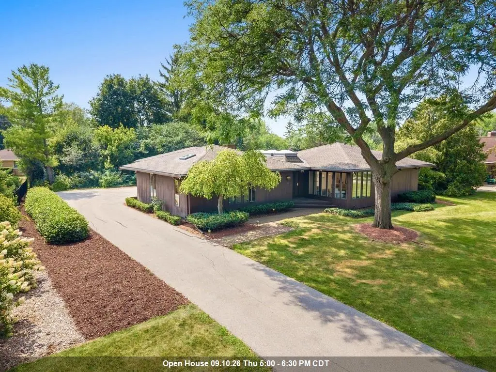 221 ROSEMONT DR, Allouez, WI 54301-2614