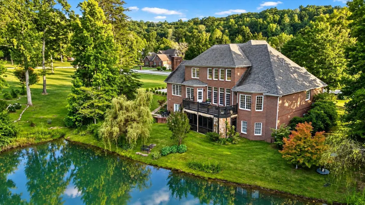 6 Ives Lake Road, Signal Mountain, TN 37377
