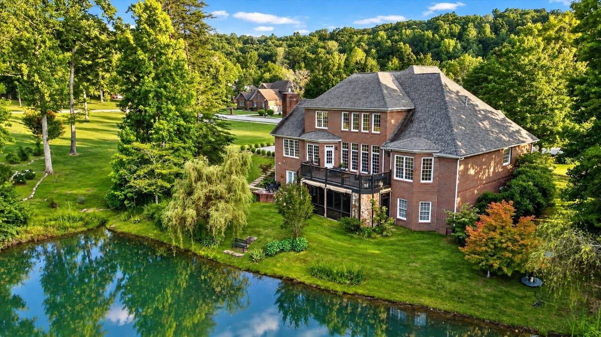 6 Ives Lake Road, Signal Mountain, TN 37377