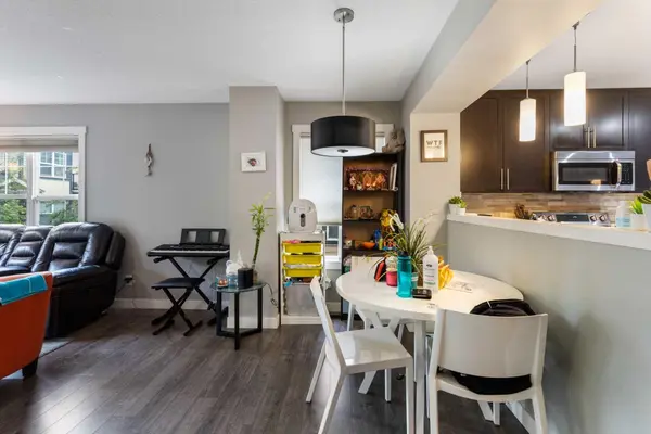 319 Mckenzie Towne SQ SE, Calgary, AB T2Z 1E3
