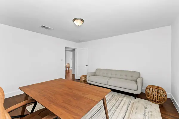 1512 W Koenig Lane LN, Austin, TX 78756