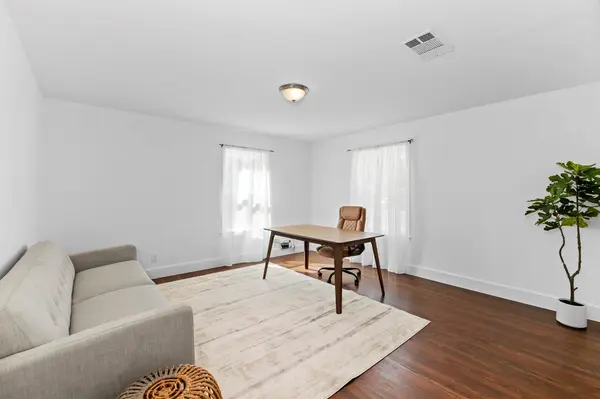 1512 W Koenig Lane LN, Austin, TX 78756