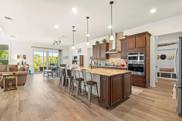 220 Iron Rail LN, Georgetown, TX 78633