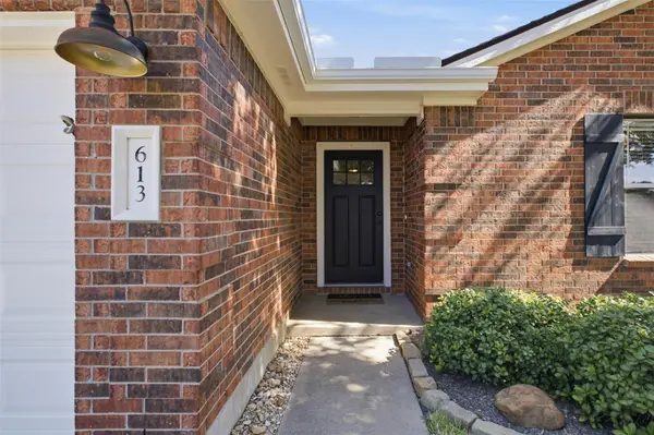 613 Glen Valley LN, Leander, TX 78641