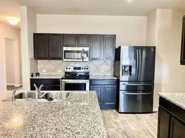 100 San Bernard TRL, Hutto, TX 78634