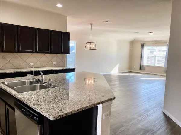 100 San Bernard TRL, Hutto, TX 78634