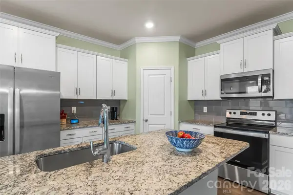 138 Creekview RD, Hendersonville, NC 28792