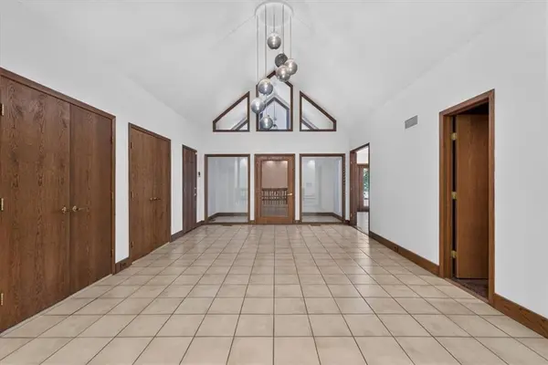 12639 Juniper CIR, Leawood, KS 66209