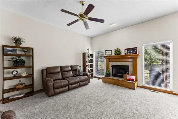 350 N Locust ST, Gardner, KS 66030