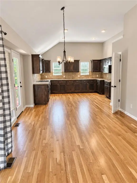 412 Duncan DR, Liberty, MO 64068