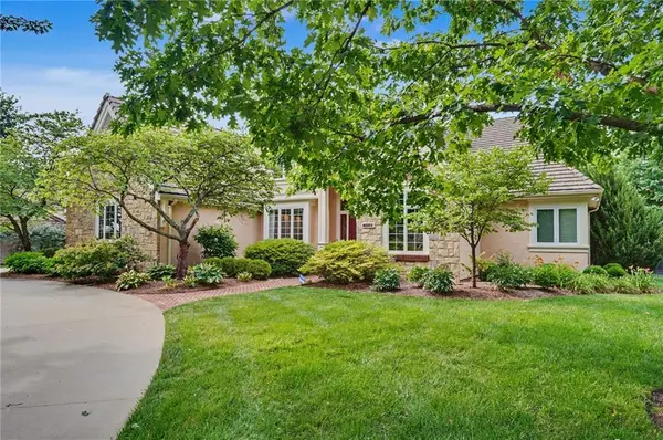 4305 Nicklaus DR, Lawrence, KS 66049