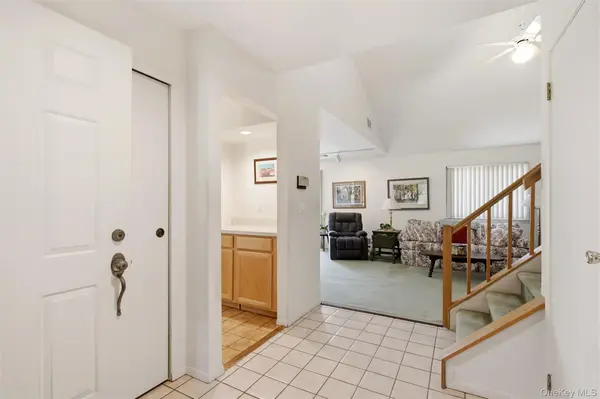 113 Scarlett DR, Commack, NY 11725