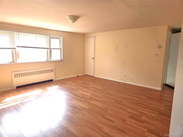 89 Winter ST #2, Lynbrook, NY 11563