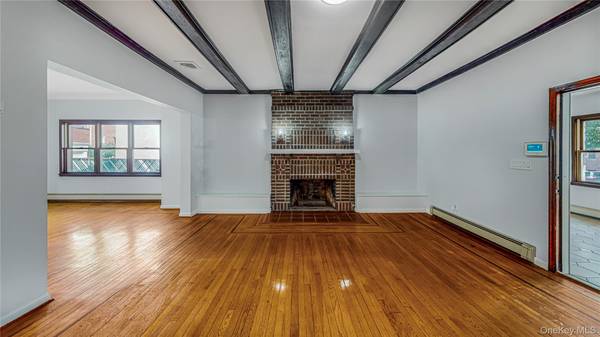 20-62 49th ST, Astoria, NY 11105