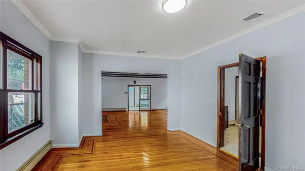 20-62 49 ST, Astoria, NY 11105