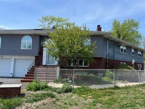 82 Yale AVE, Oakdale, NY 11769