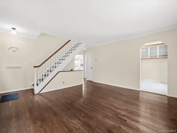 79-53 267th ST, Glen Oaks, NY 11004