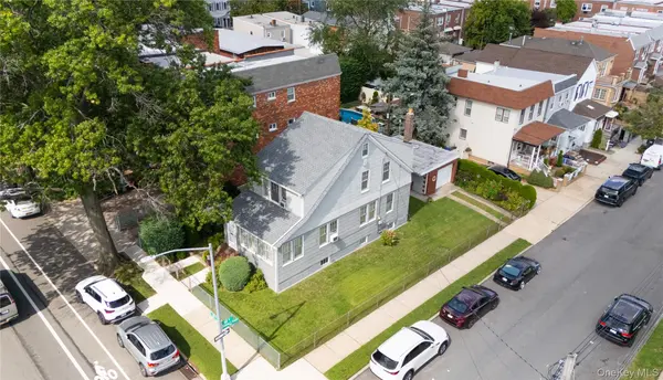 6045 69th ST, Maspeth, NY 11378