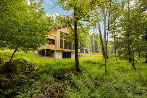 332 Mohonk RD, High Falls, NY 12440