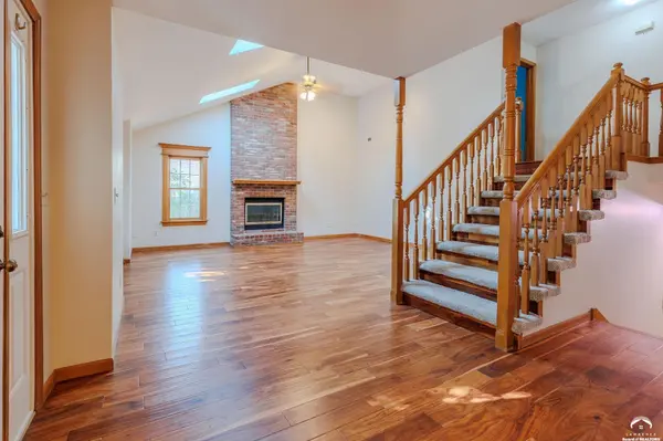505 Shoal LN, Lawrence, KS 66044