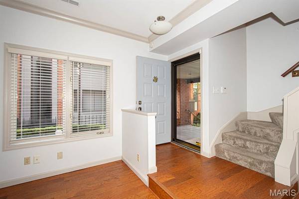 4444 Lindell BLVD #7, St Louis, MO 63108