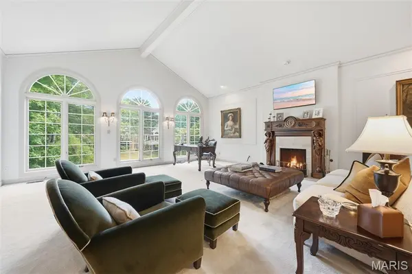 2252 Croydon WALK, St Louis, MO 63131