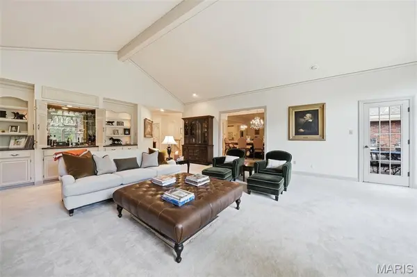 2252 Croydon WALK, St Louis, MO 63131