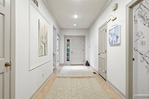 2252 Croydon WALK, St Louis, MO 63131