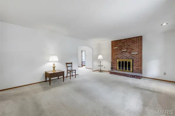 1407 Fox Creek DR, St Louis, MO 63126