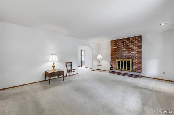 1407 Fox Creek DR, St Louis, MO 63126