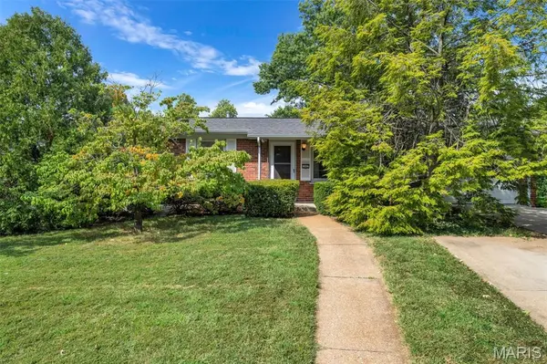 1407 Fox Creek DR, St Louis, MO 63126
