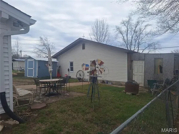 711 W 9th ST, Washington, MO 63090