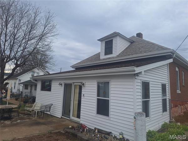 711 W 9th ST, Washington, MO 63090