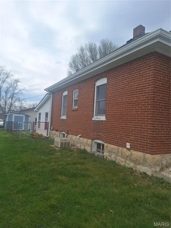 711 W 9th ST, Washington, MO 63090