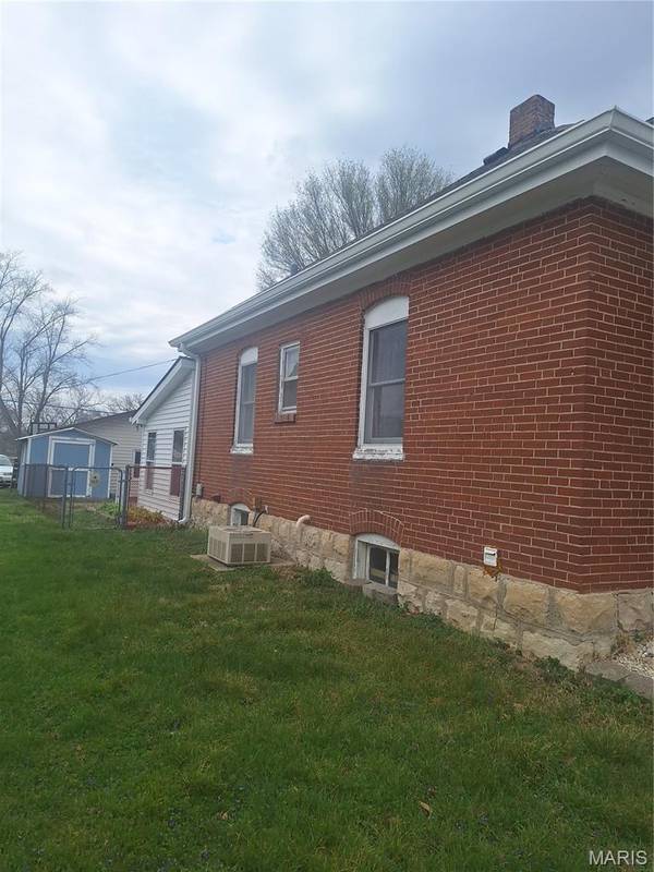 711 W 9th ST, Washington, MO 63090