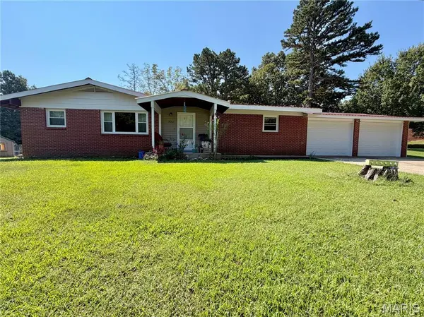 520 S Skyview DR, Ellington, MO 63638