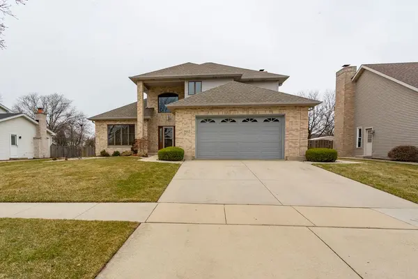 902 Somerset DR, Carol Stream, IL 60188