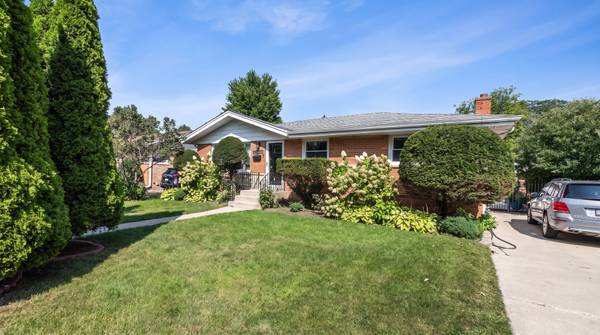 8315 Parkside AVE, Morton Grove, IL 60053