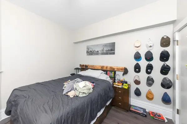 954 W Cuyler AVE #1E, Chicago, IL 60613