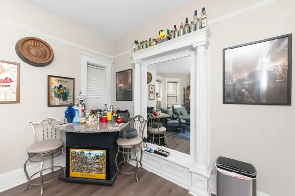 954 W Cuyler AVE #1E, Chicago, IL 60613