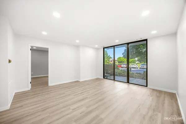 111 Acacia DR #101, Indian Head Park, IL 60525