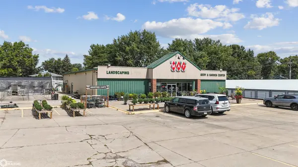 2306 1St AVE, Newton, IA 50208